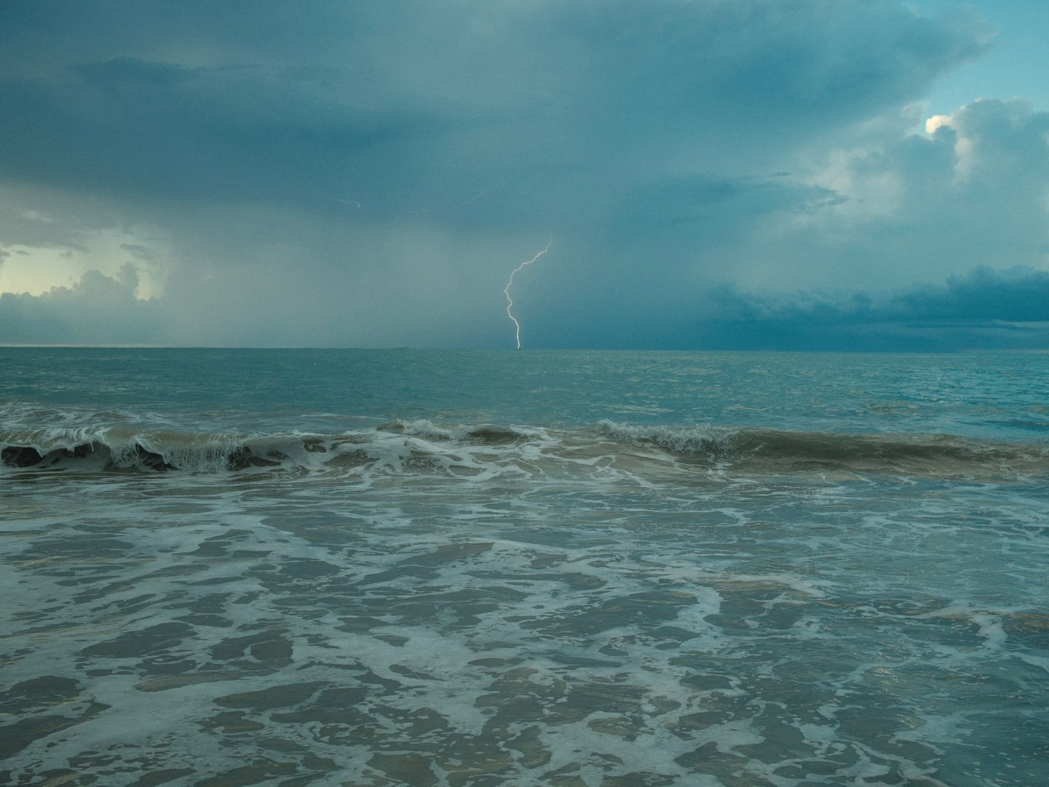 Lightning ocean